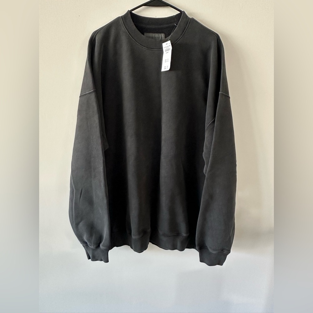 NWT Washed Black Essential Crew Sweatshirt